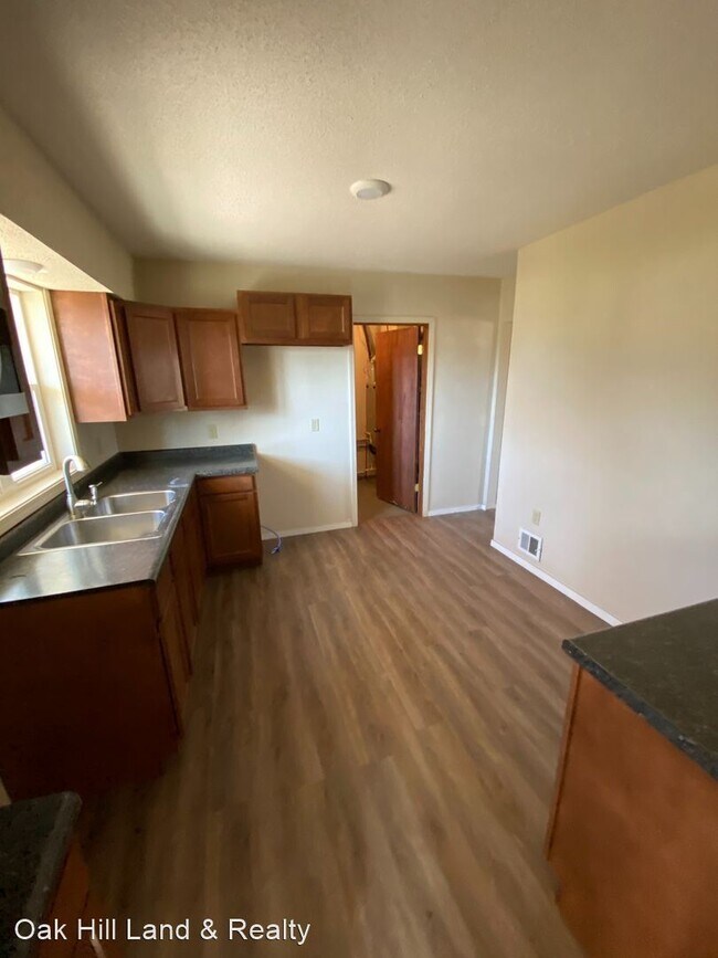 3 br, 1.5 bath House 1403 Vandenberg Circle House Rental in