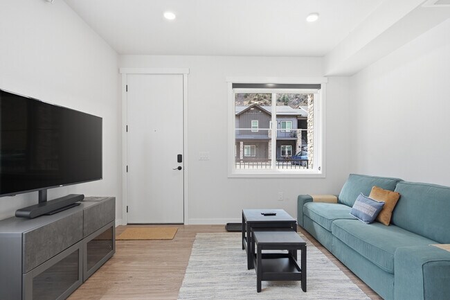 Foto del edificio - 2115 Hummingbird Wy