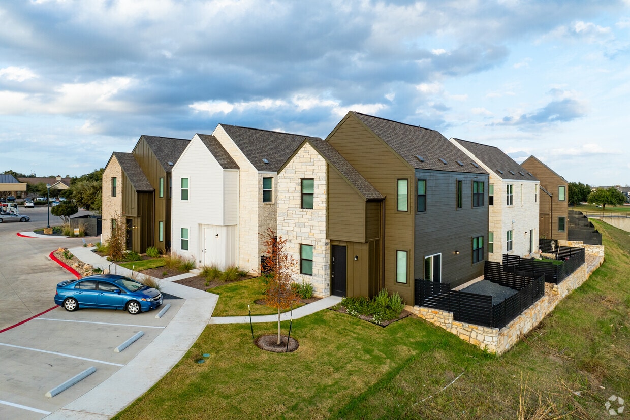 Primary Photo - Casitas at Plum Creek