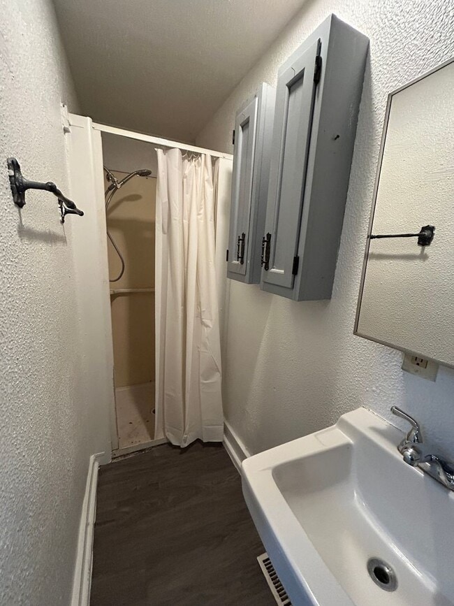 Building Photo - 512 W Battell St