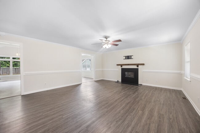 Building Photo - 111 Forest View Dr