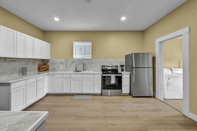 Foto del edificio - 33 W 8th St