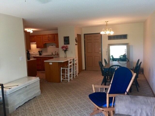 Building Photo - 112 Poplar Ridge Dr