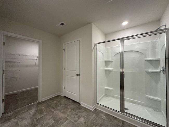Building Photo - 2213 Lilium Dr