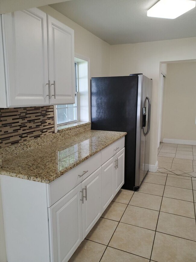Photo - 2 Bed, 1 Bath Home – Minutes from Downtown...