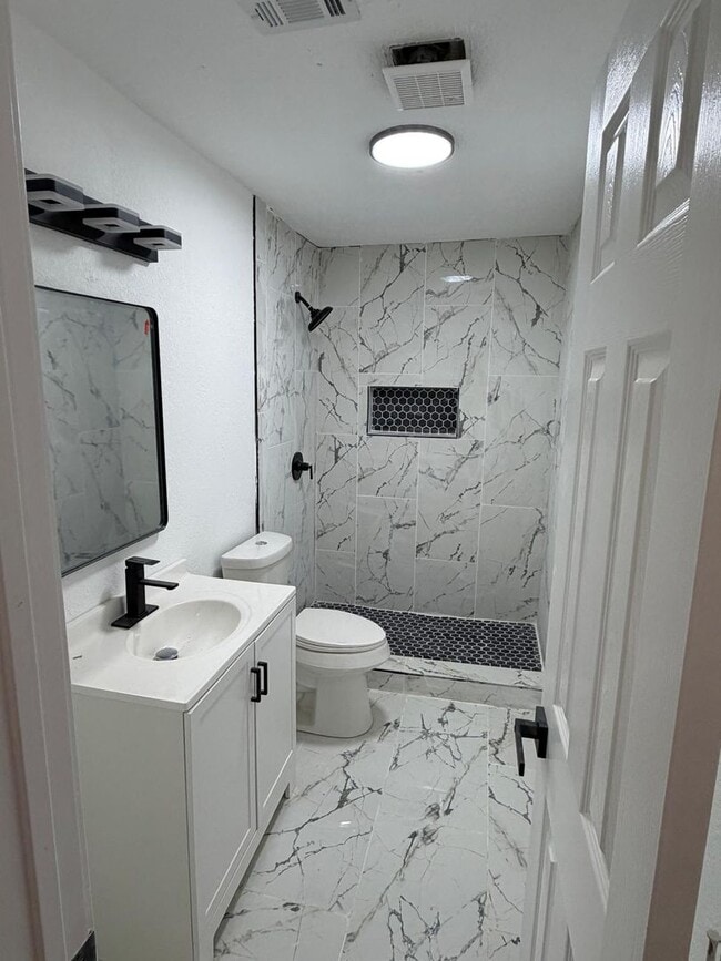Photo - BEAUTIFUL HOME IN HOUSTON. MOVE IN READY!.