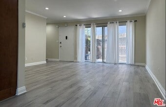 Building Photo - 567 S Wilton Pl