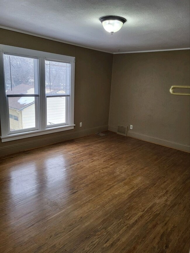 Building Photo - 322 McCabe St