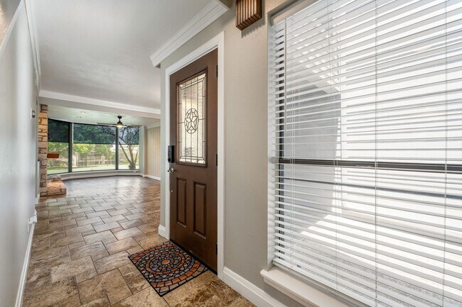Building Photo - LAKEWAY Fully Furnished Corporate STR!  Up...