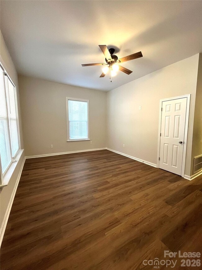 Building Photo - 711 S Jackson St