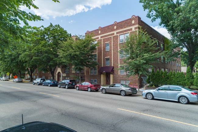 Foto del edificio - 1853 Randolph Ave