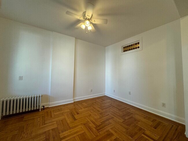 Foto del edificio - 445 Monmouth St