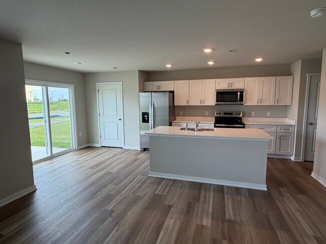 Foto del edificio - 17021 Persimmon Ln