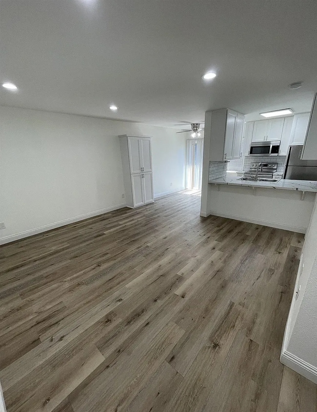Building Photo - 4860 Rolando Ct