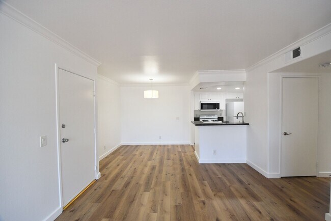 Foto del edificio - 6041 Fulton Ave