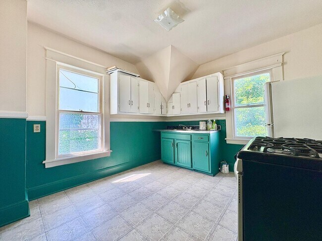Building Photo - 1515 Miami St