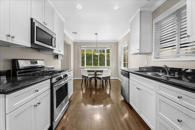 Building Photo - Luxury Private 2 bd Rental Home w/ Pool