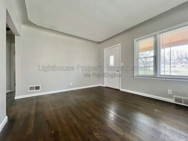 Foto del edificio - 809 Eastern Ave NE
