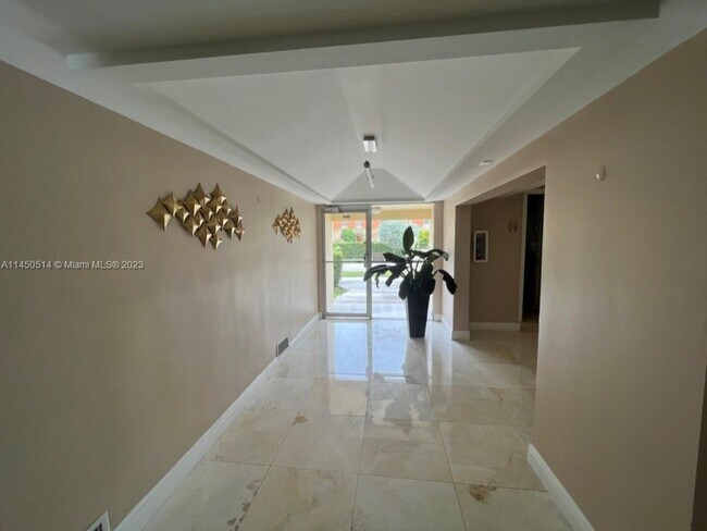 Foto del edificio - 3545 NE 167th St
