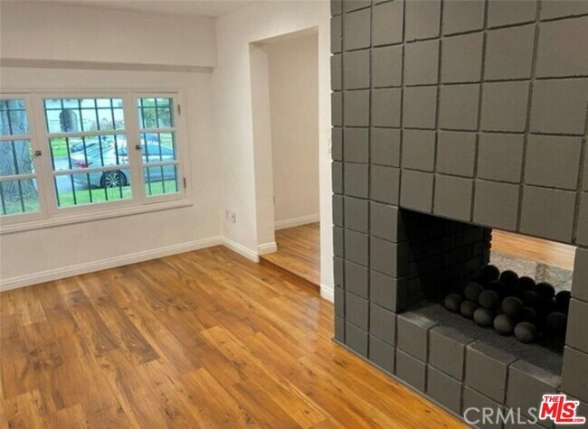 Foto del edificio - 1026 S Crescent Heights Blvd