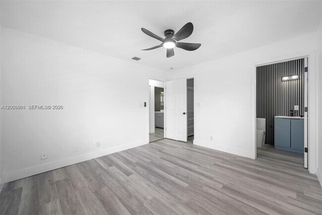 Foto del edificio - 5580 Plunkett St