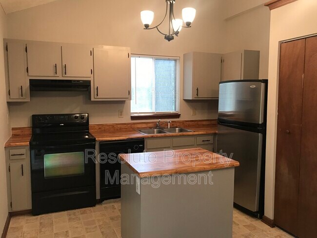 Building Photo - 7368 Berkshire Downs Dr