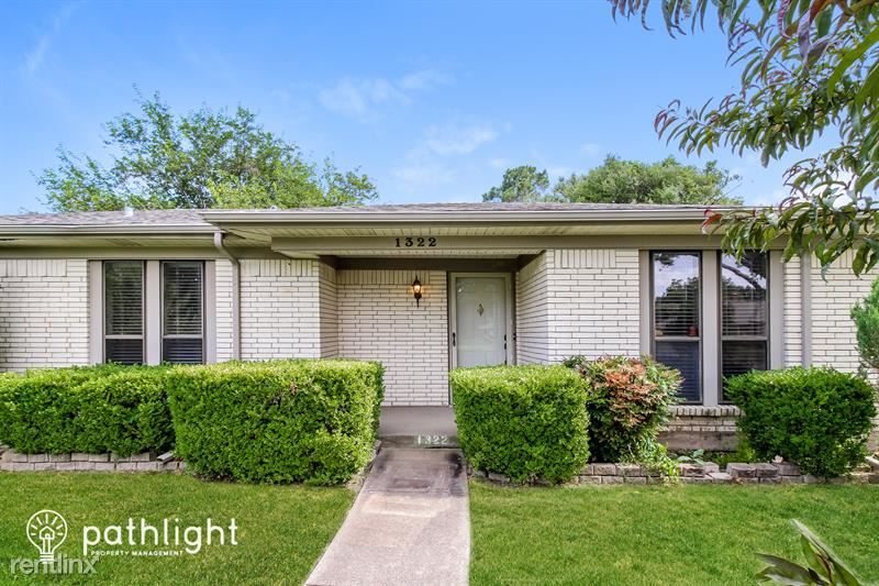 Foto principal - 3 br, 2.5 bath House - 1322 East Spring Va...