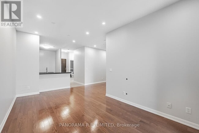 Building Photo - 215 Sherway Gardens Rd