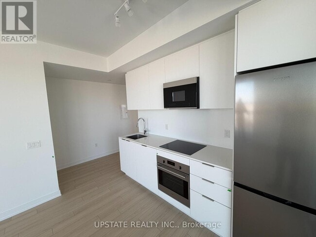 Building Photo - 15 Skyridge Dr