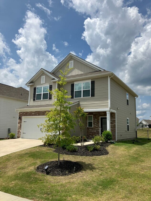 Primary Photo - Beautiful Like new 3 bedroom Home in Gambi...