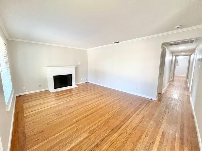 Building Photo - Bevil Duplex