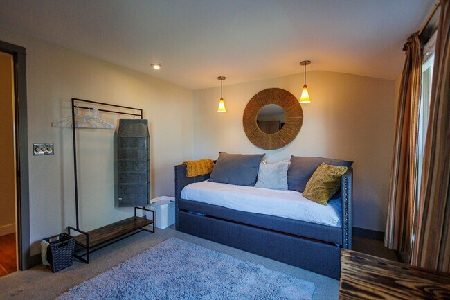Foto del edificio - Oakdale Cottage:  Charming 1900's complete...