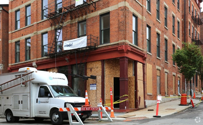 Building Photo - Broadway Square