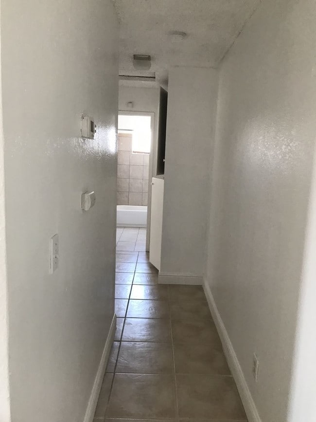 Building Photo - 2 br, 1 bath House - 2166 OKITA COURT