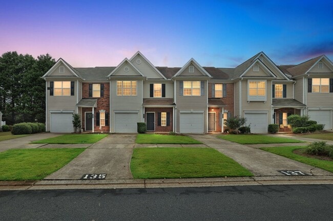 Building Photo - 135 Primrose Dr