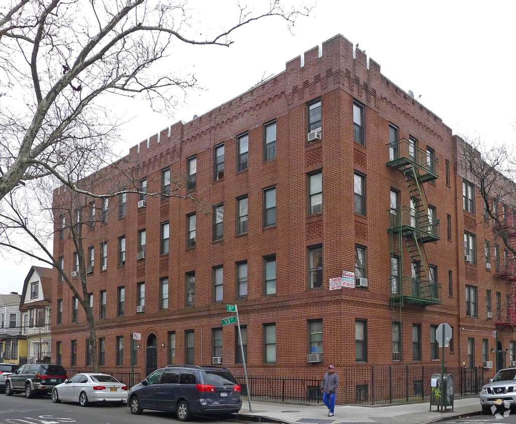 Building Photo - 95-06 41st Ave