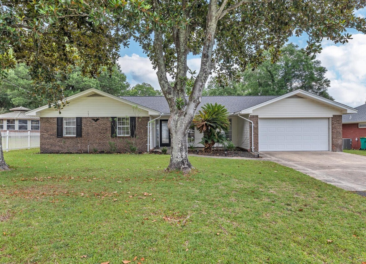 615 Massachusetts Ave, Fort Walton Beach, FL 32547 House Rental in