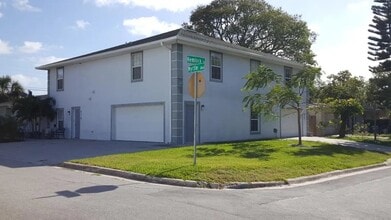 Building Photo - 827 Hemlock St