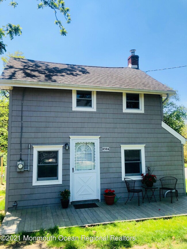 Building Photo - 850 Old Corlies Ave