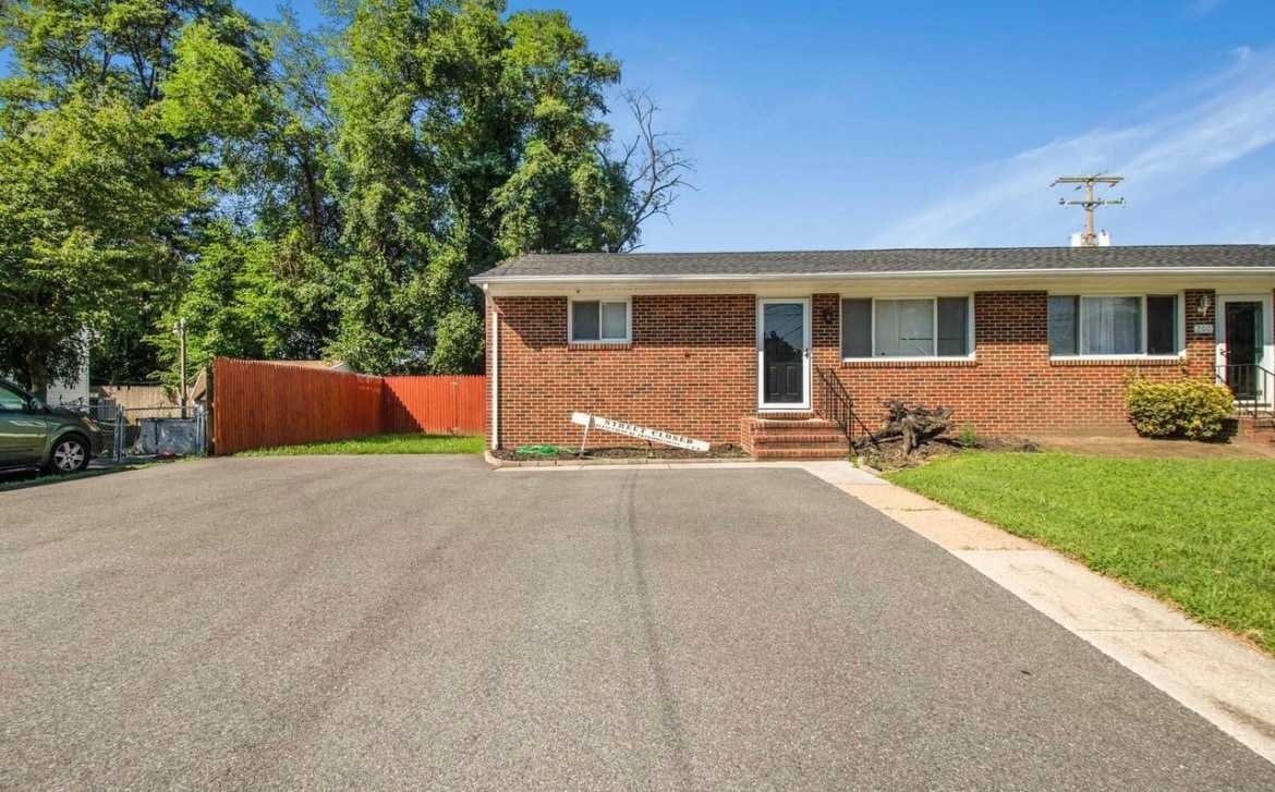 Foto principal - 202 Cedar Dr