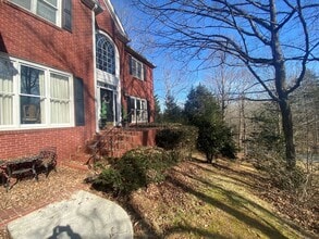 Building Photo - 1044 E Lake Dr