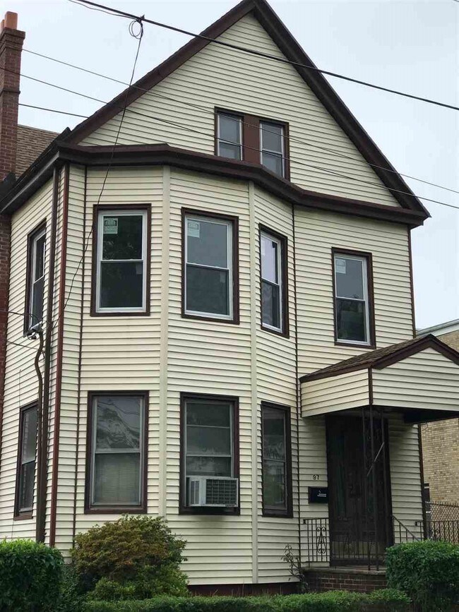 Foto del edificio - 95-97 Zabriskie Ave