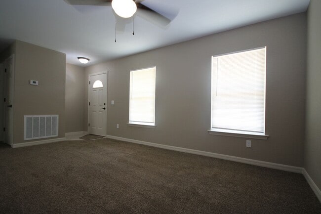 Building Photo - Beautiful 3 bd/2ba Home!