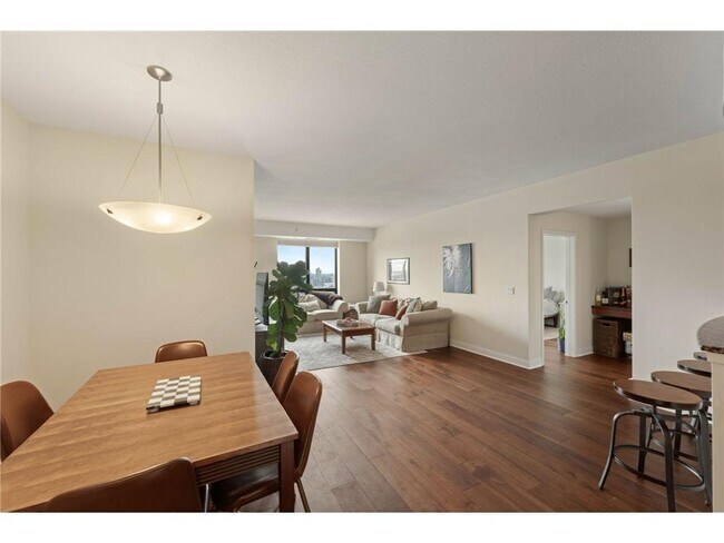 Foto del edificio - 100 3rd Ave S