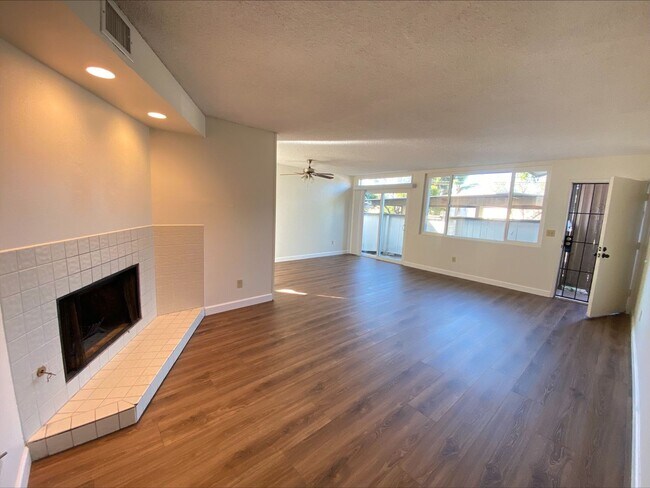 Building Photo - Coming Soon! 3 Bedroom Condo in Point Loma...
