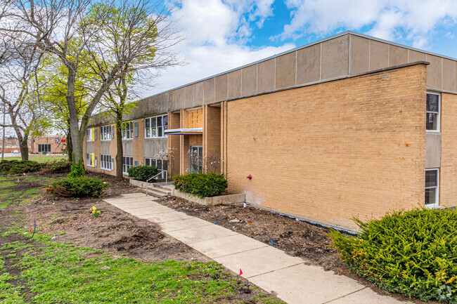 Primary Image - 400 S Main Pl