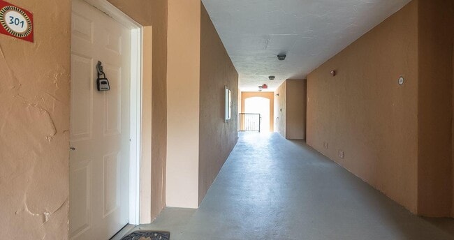 Building Photo - 5080 Fairways Cir