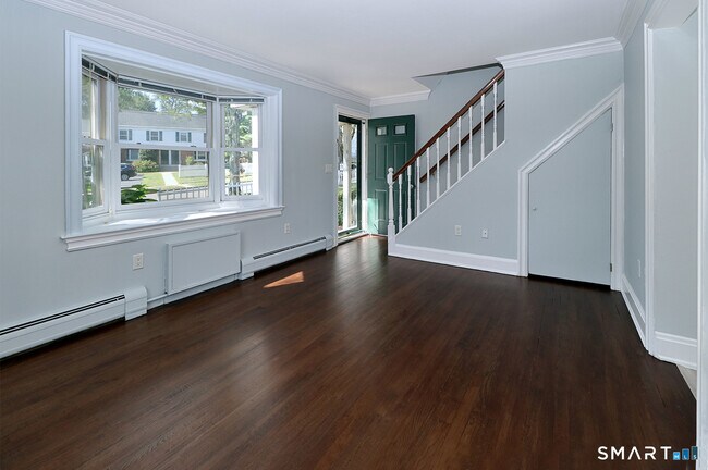 Foto del edificio - 240 Sunnyridge Ave
