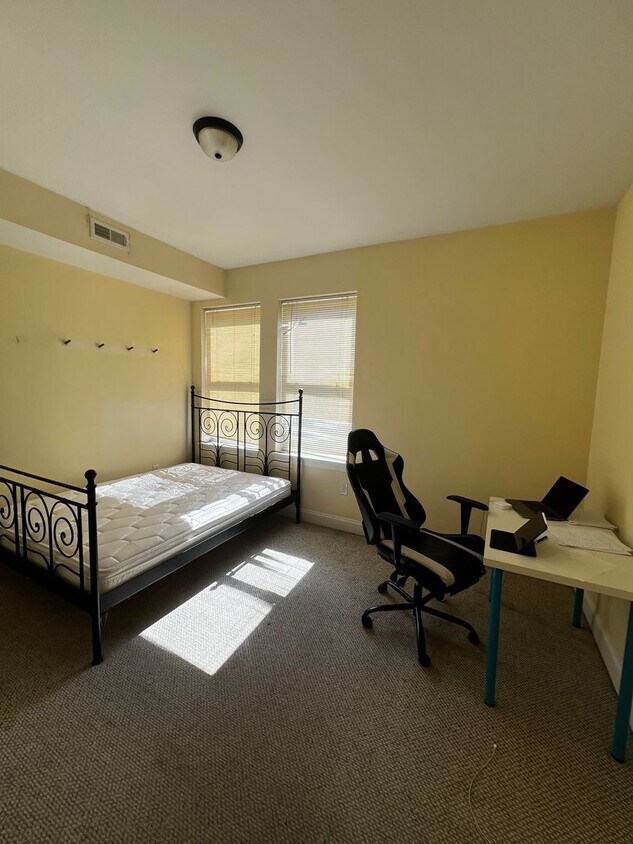 Foto principal - 676 N 33rd St