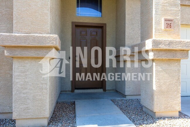 Foto del edificio - Large Beautiful Home in Coolidge w/ SOLAR